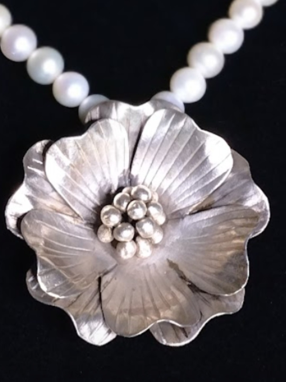 Sterling Silver Flower Fresh Water Pearls Necklace - Real Round Cream Pearls